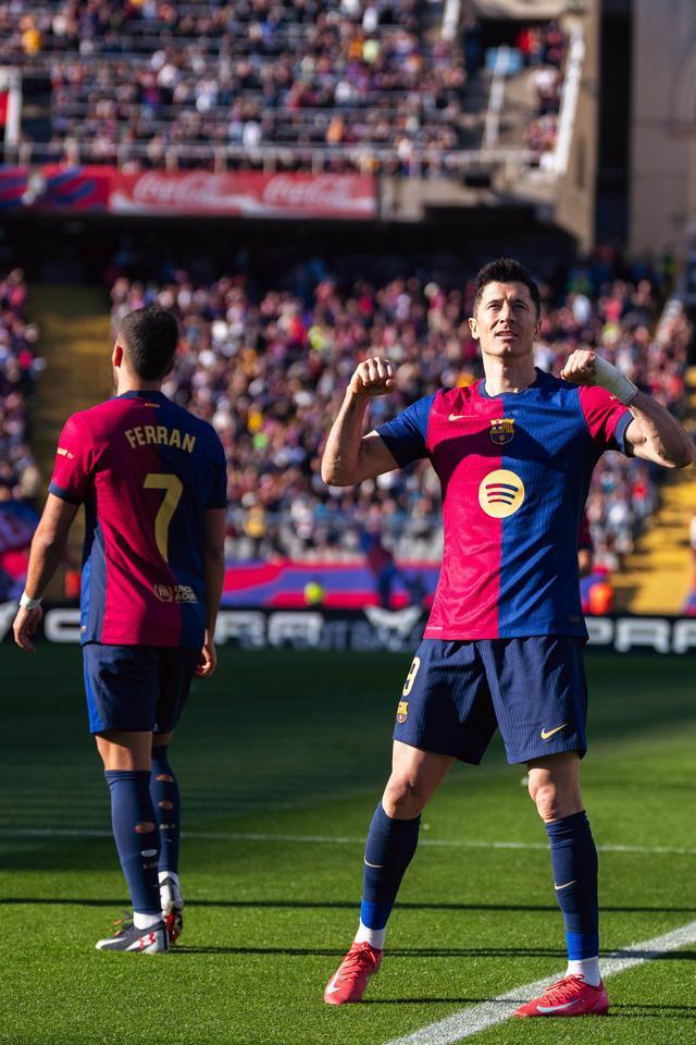 开云平台-多特蒙德险胜巴萨，莱万乌龙送礼意甲的简单介绍