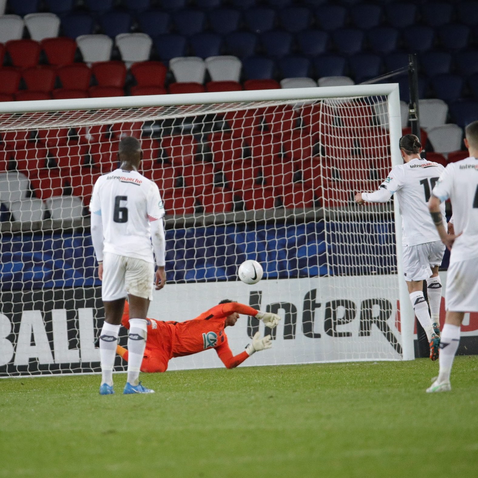 开云官网-包含莱比锡绝杀皇马，梅西扑点救主法甲的词条